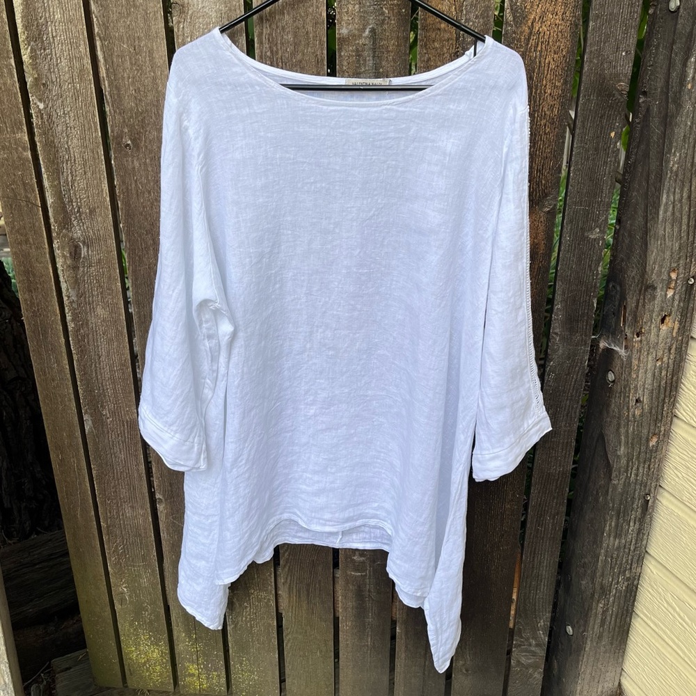 Valentina Naldi 100% Linen White Eyelet Crochet Sleeve Sharkbite Hem Top Sz 1X